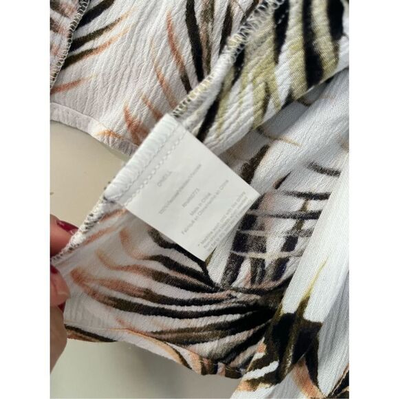 O'Neill Women's White Floral Short Sleeve Wrap Blouse Top Size Small - Picture 4 of 6